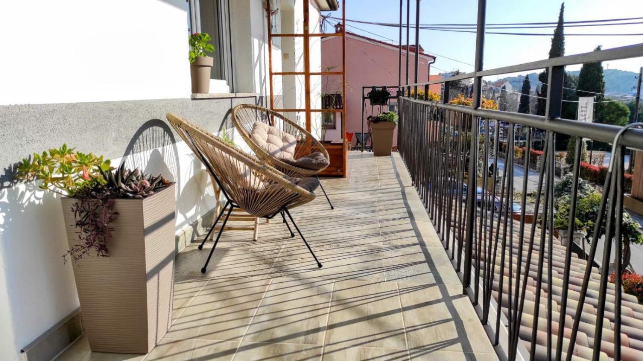 Apartman Fuma Ровин Екстериор снимка