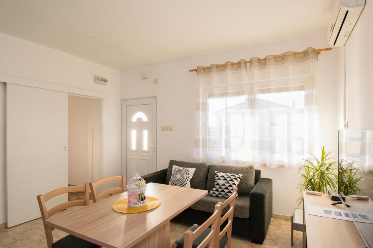 Apartman Fuma Ровин Екстериор снимка