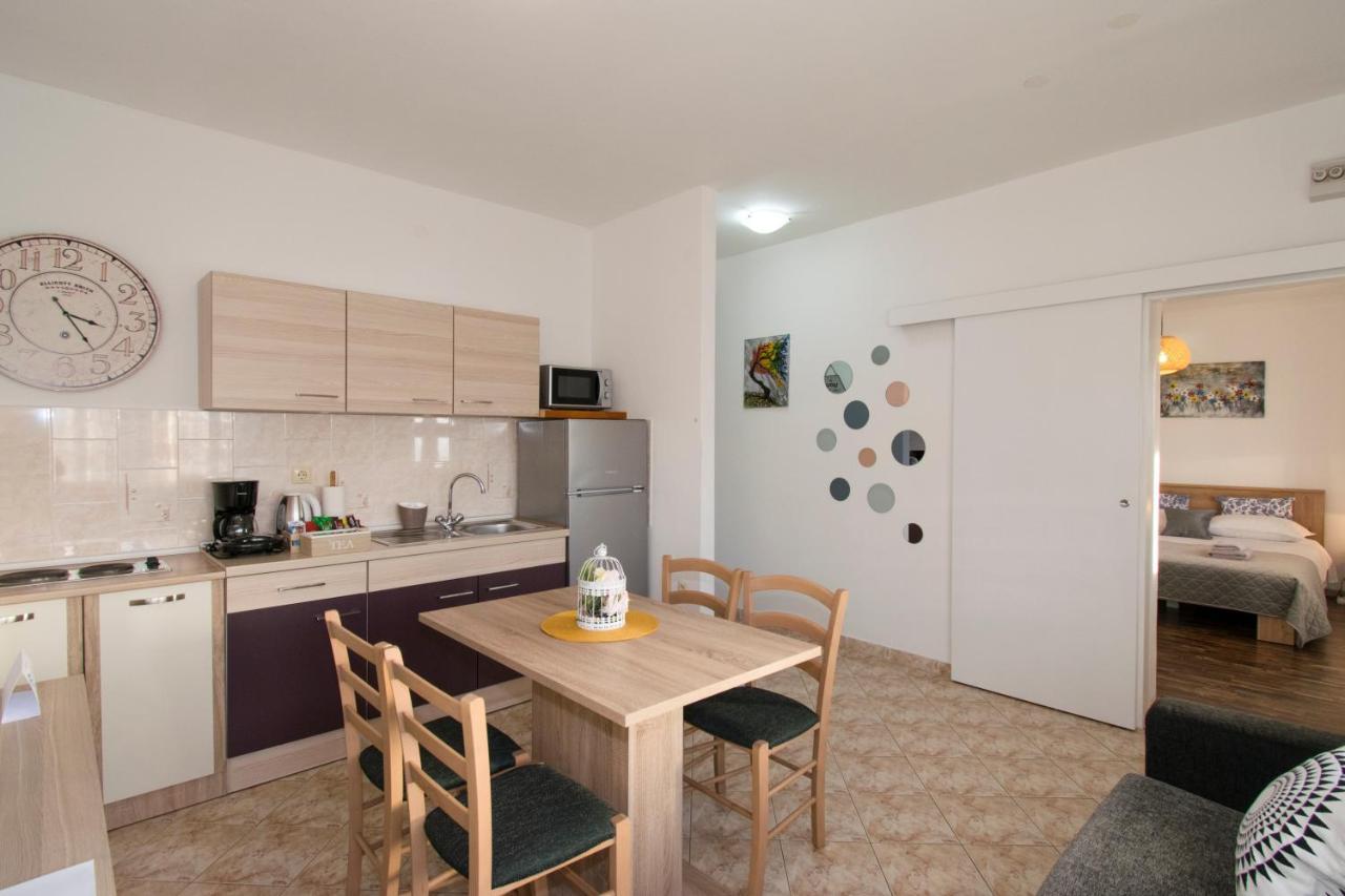 Apartman Fuma Ровин Екстериор снимка