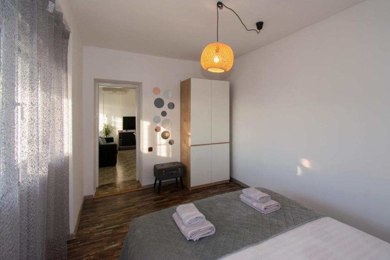 Apartman Fuma Ровин Екстериор снимка