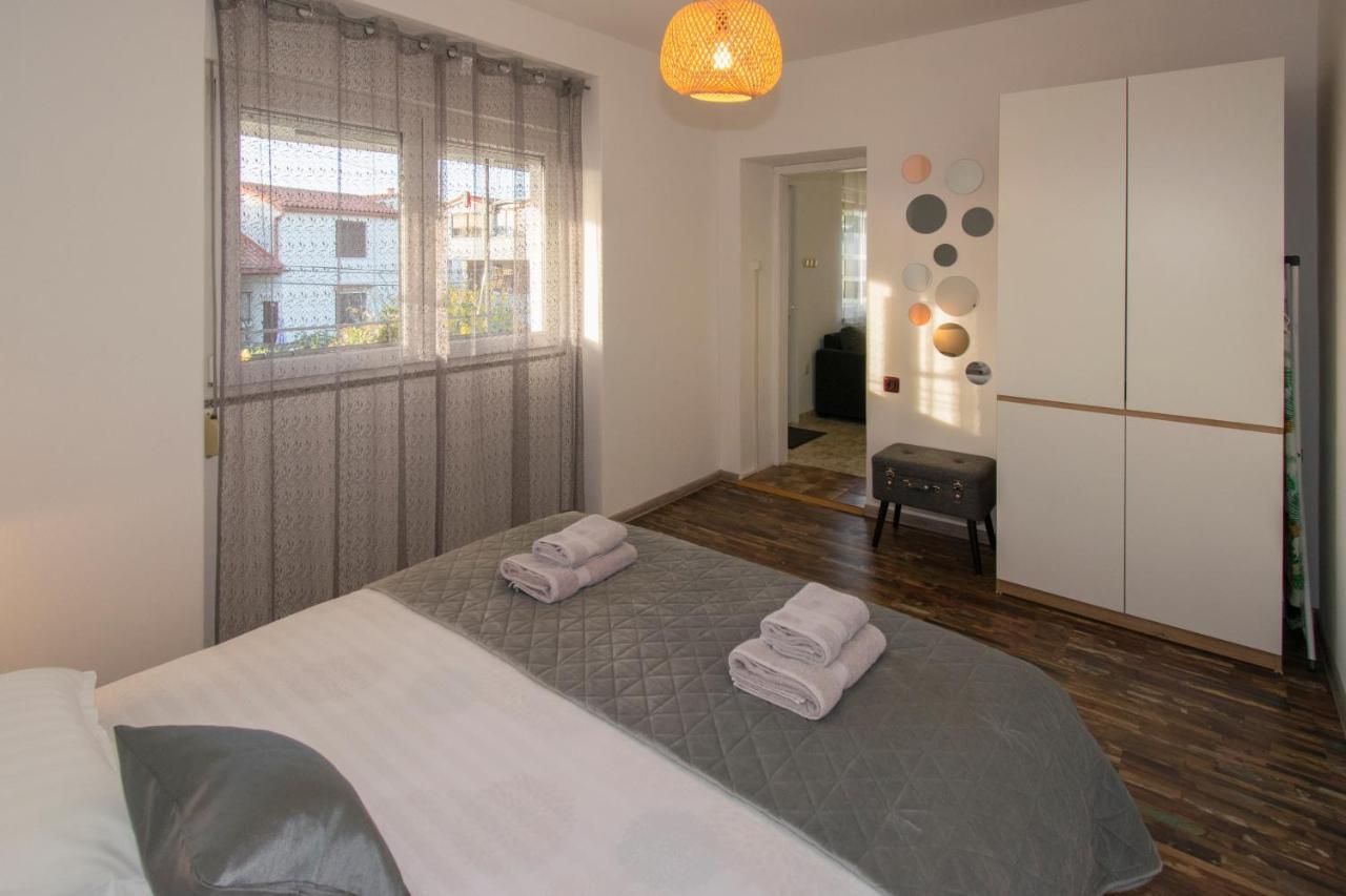 Apartman Fuma Ровин Екстериор снимка