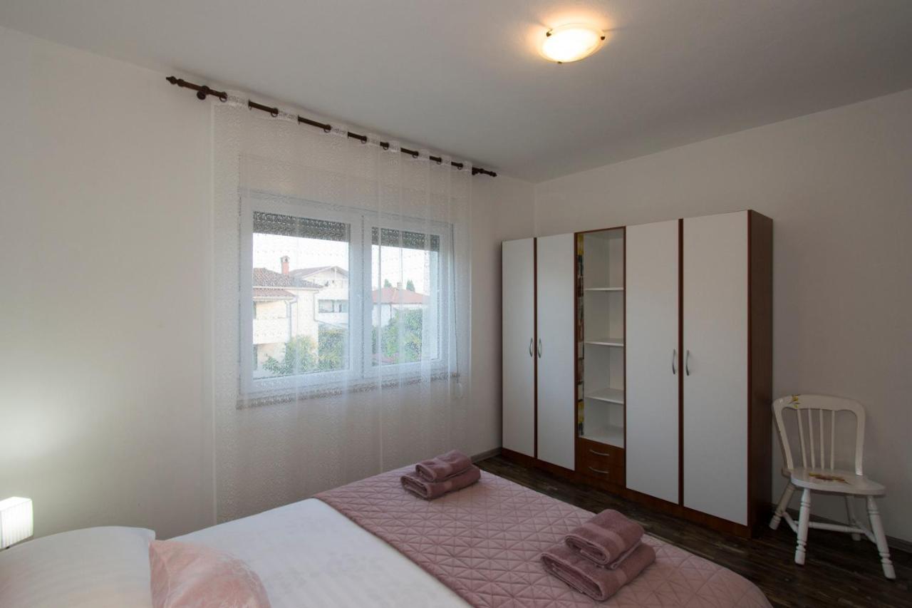 Apartman Fuma Ровин Екстериор снимка