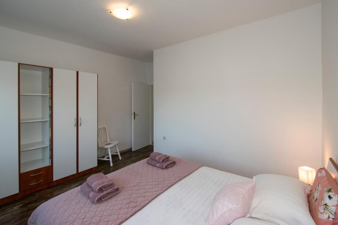 Apartman Fuma Ровин Екстериор снимка
