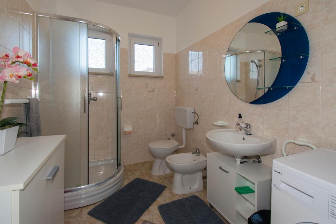 Apartman Fuma Ровин Екстериор снимка